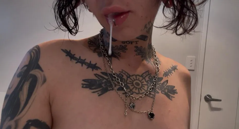 Sloppy spitty sub 💦💦🙇🏻‍♀️