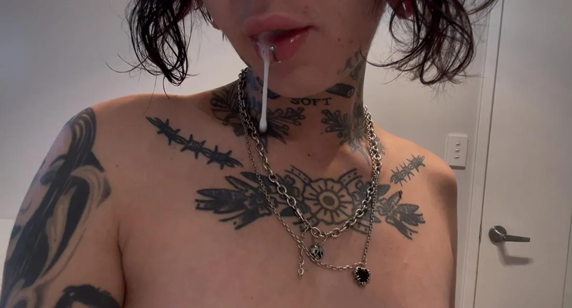 Sloppy spitty sub 💦💦🙇🏻‍♀️