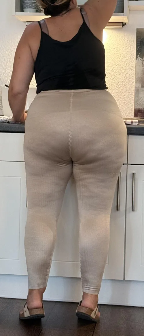 Very sheer leggings