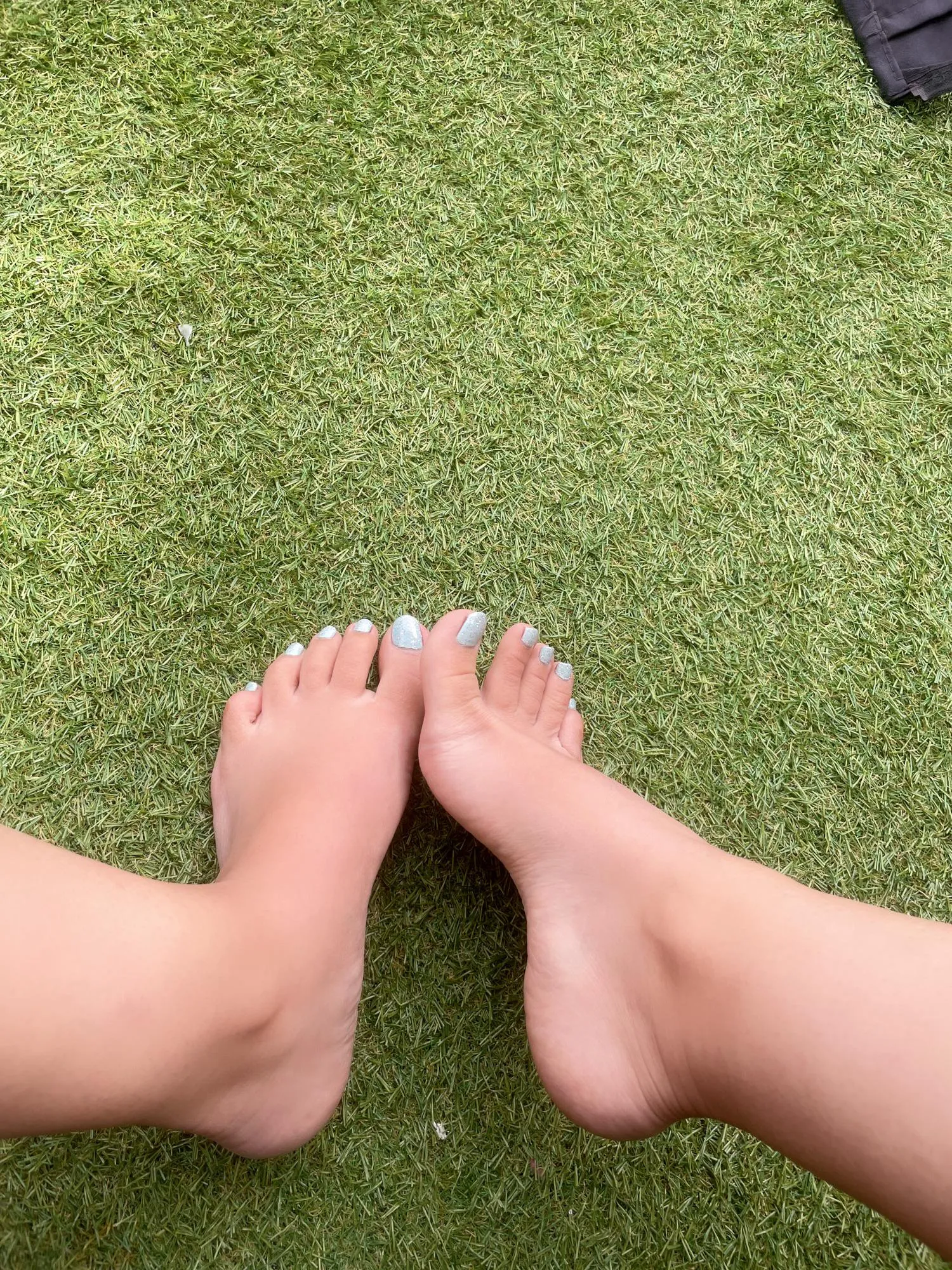 Would you like to suck my toes?😍