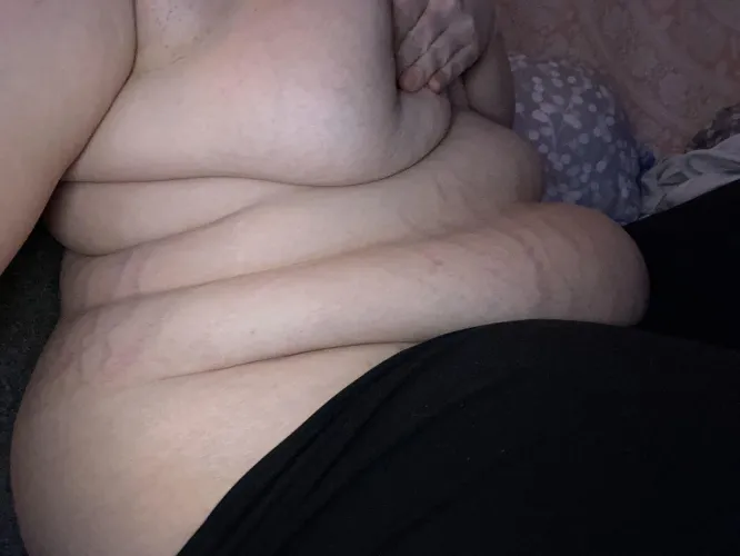 I don’t normally check myself out from this angle and WOW I’m huge 🥳