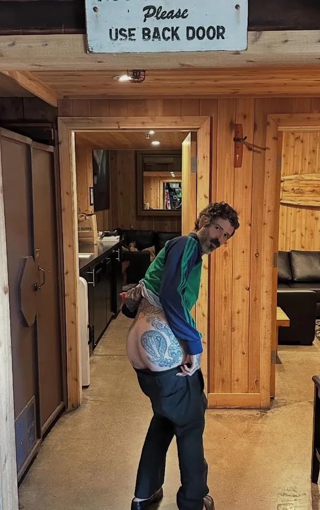 Use his back door 😏🍑💦