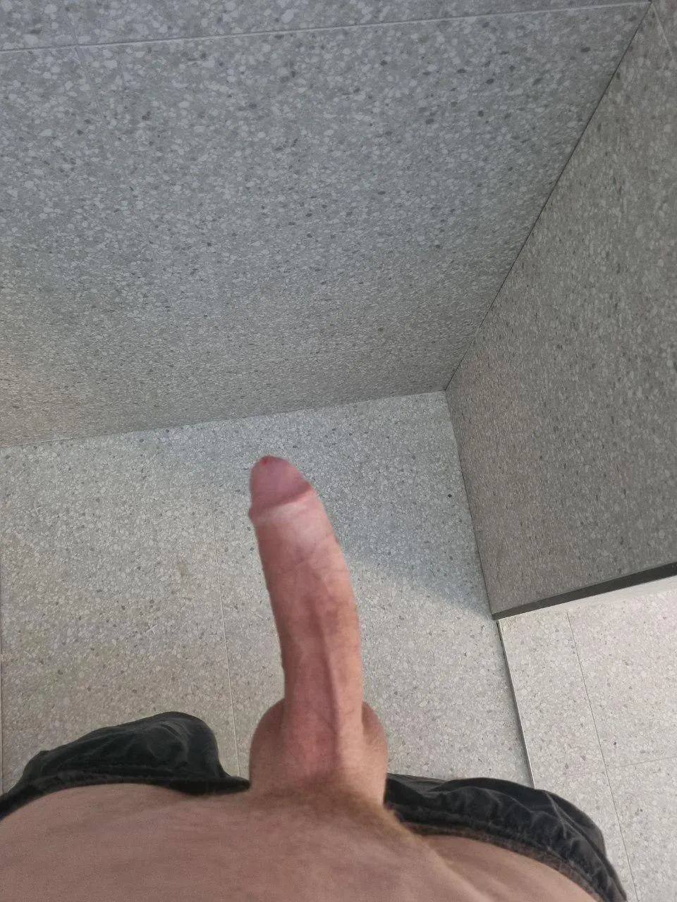 35m tall, athletic & hung for couples