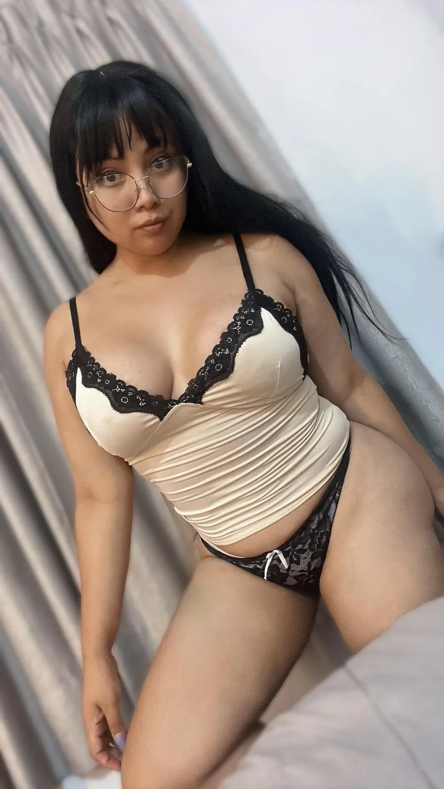 Do you like curvy latinas?