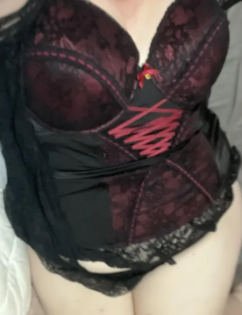 I believe it’s Thick Thigh Thursday, is that right?! (MF) 🤭💋