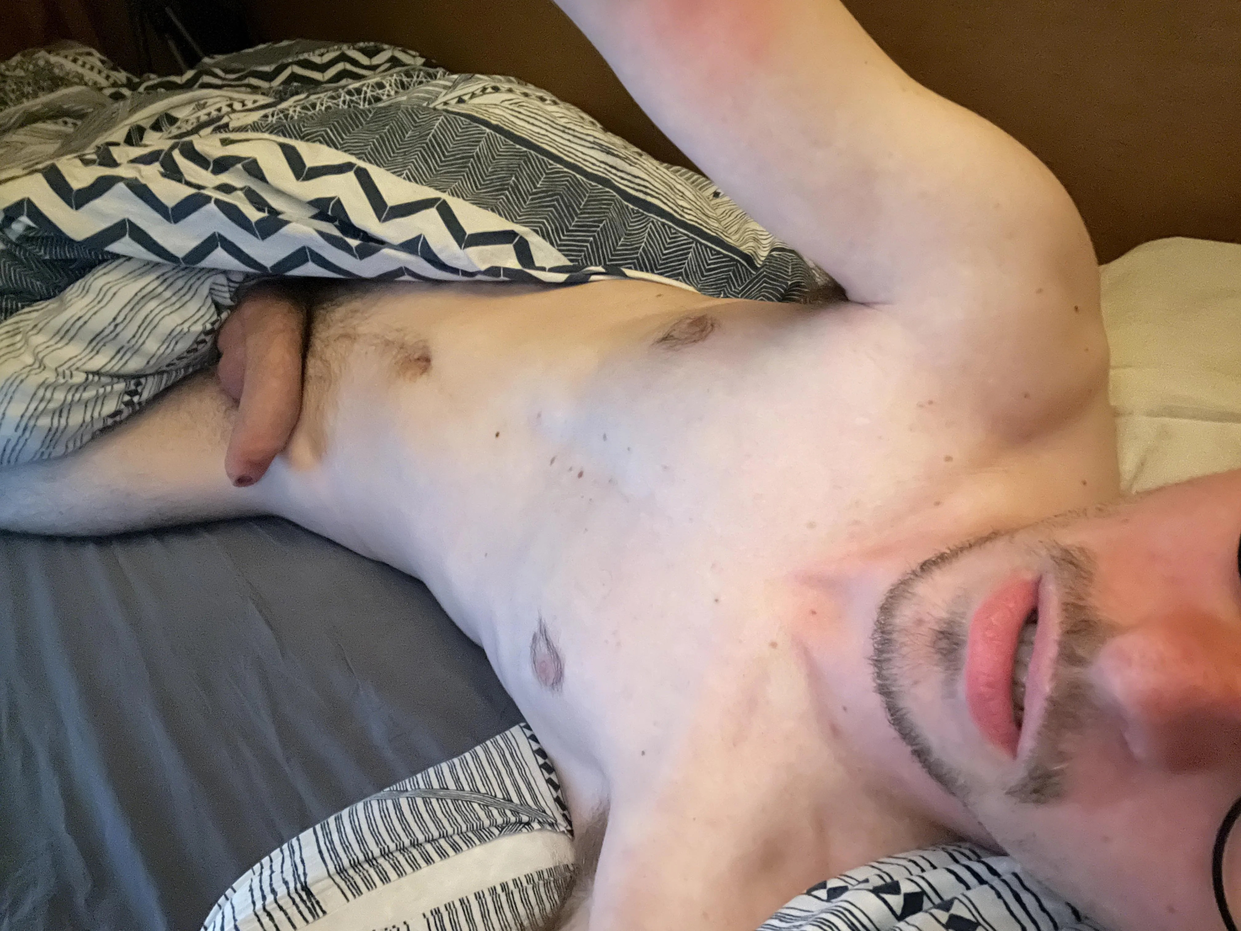 Naakt slapen is het beste met deze temperatuur 🥵🍆