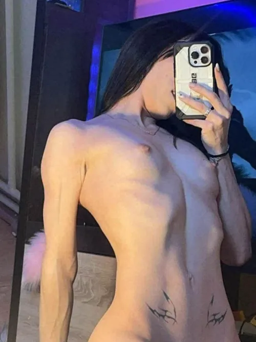 No bra, just a good angle and a better mood