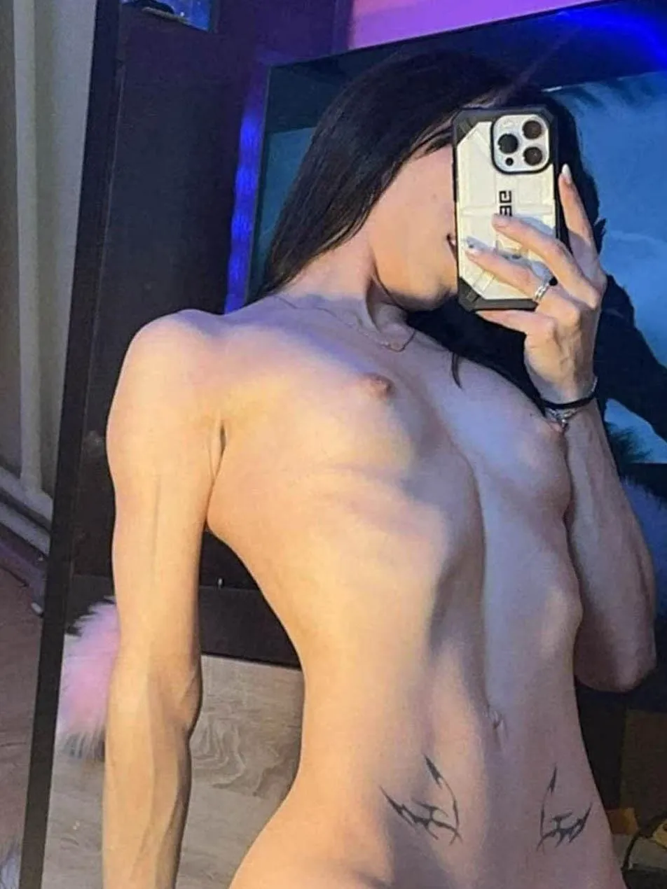 No bra, just a good angle and a better mood