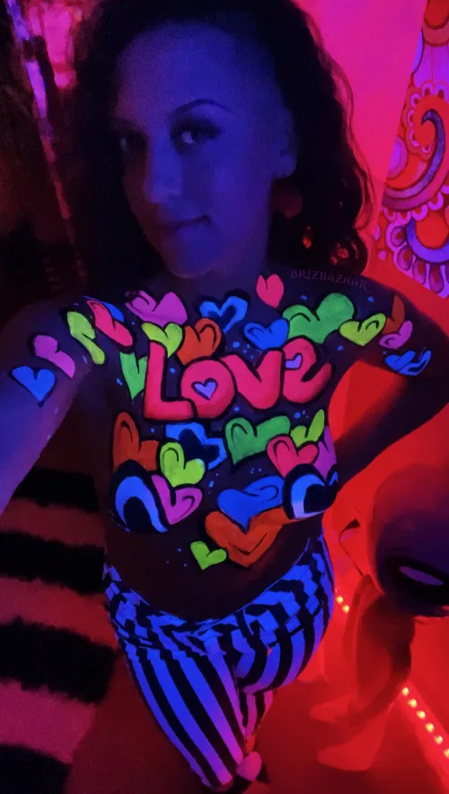 The blacklight version of my last post here. Hearts are so fun under uv!