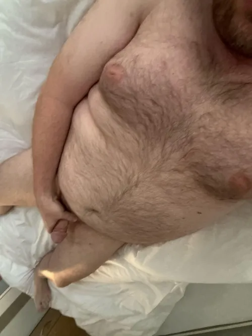 40 bear daddy showing love for the twink boys 😈 dm me