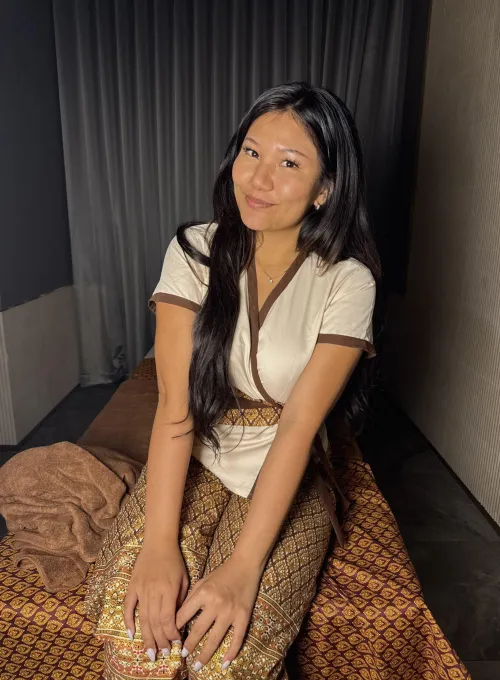 I'm picking random guys to send nudes to, who is in?