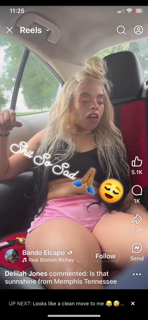Them thighs 😍😍😍 but her face 😷🤮🤢