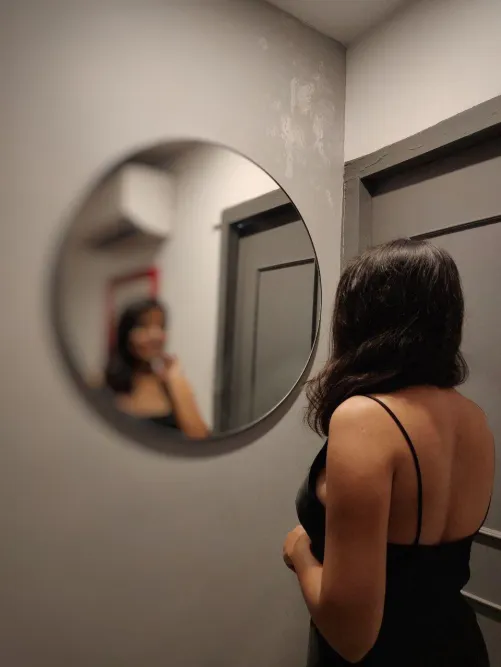 Waiting in front of the mirror to get fucked