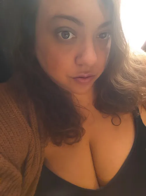 Well atleast my shoulders are warm in my cardi lol 😘😘