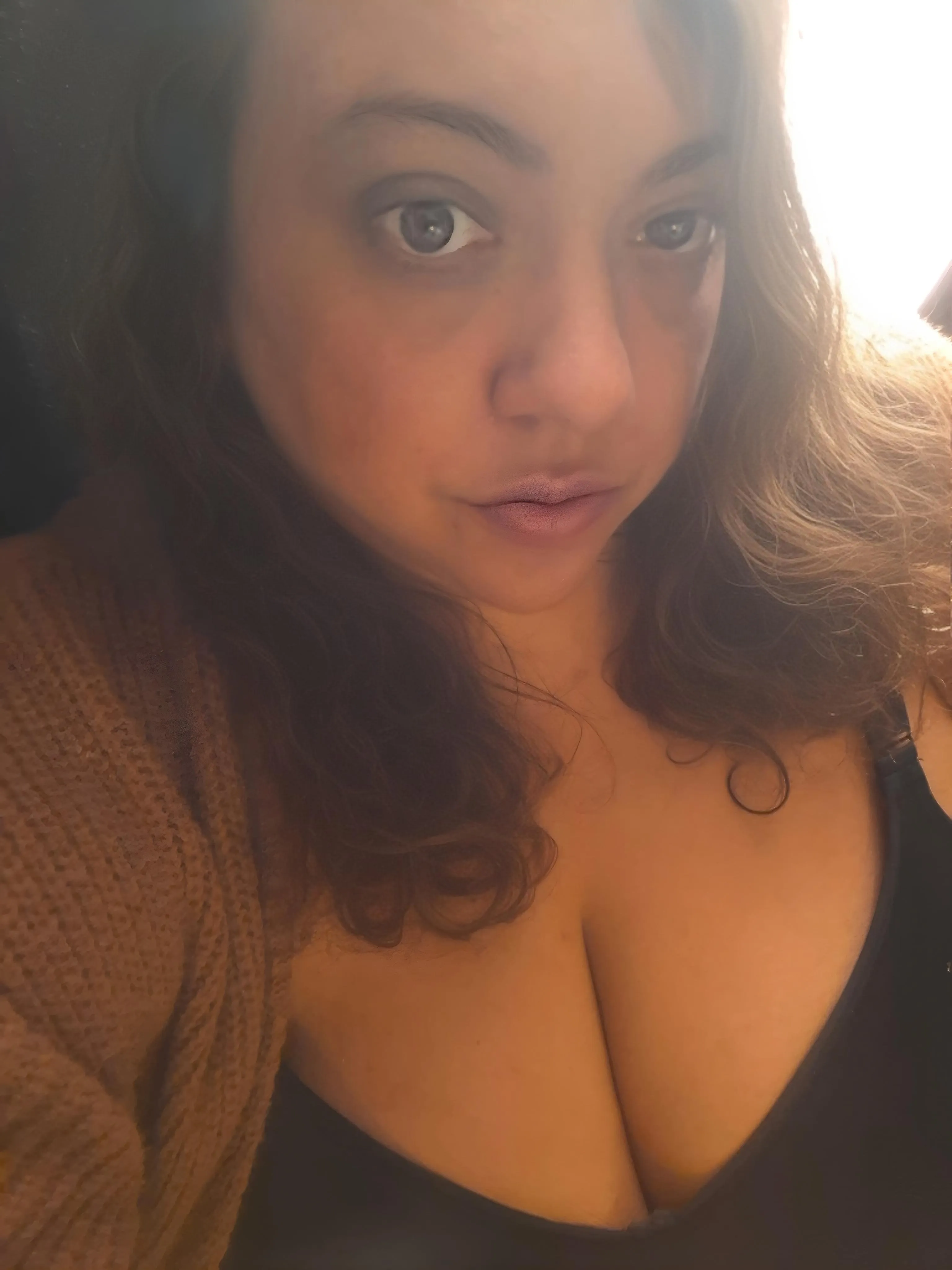 Well atleast my shoulders are warm in my cardi lol 😘😘