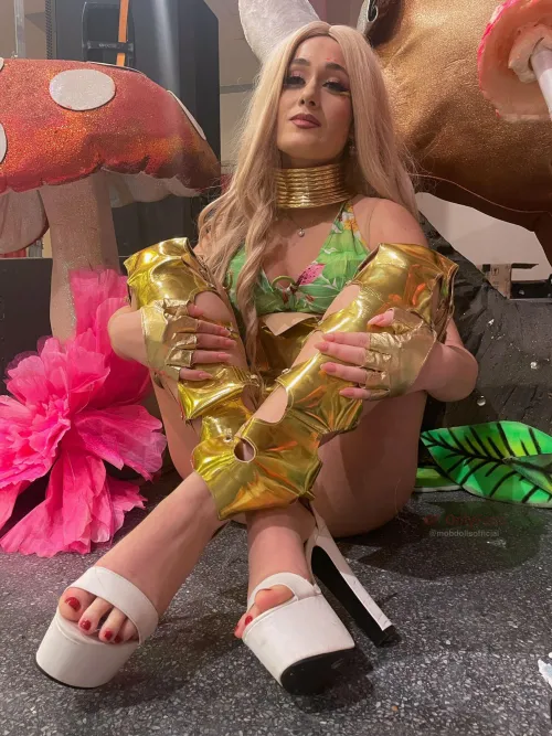 Would you like a beautiful goddess to constantly humiliate you for your size?