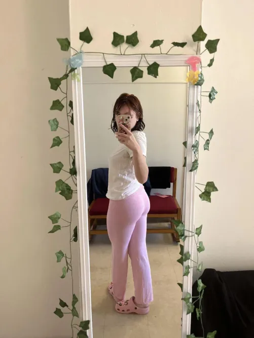 Do I have a nice ass? ☺️