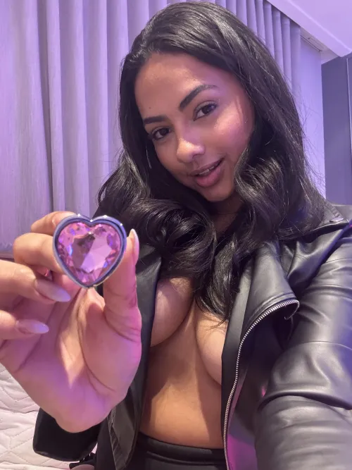 Hawaiian and Brazilian girl in front of you, are you finding me attractive