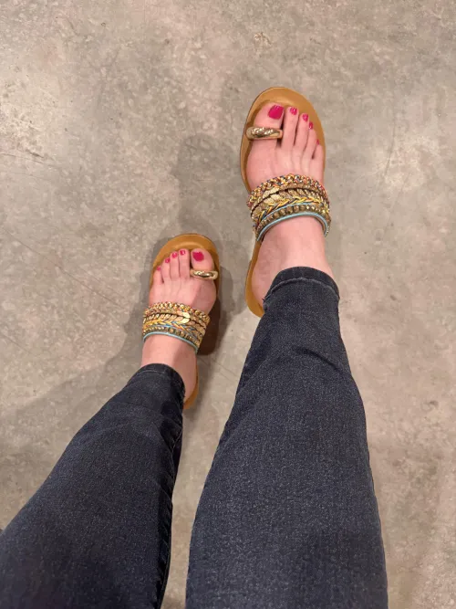 Love this sandal & pedi combo 😍