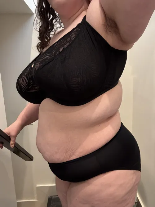 Not the only hairy crevice on my body 😏