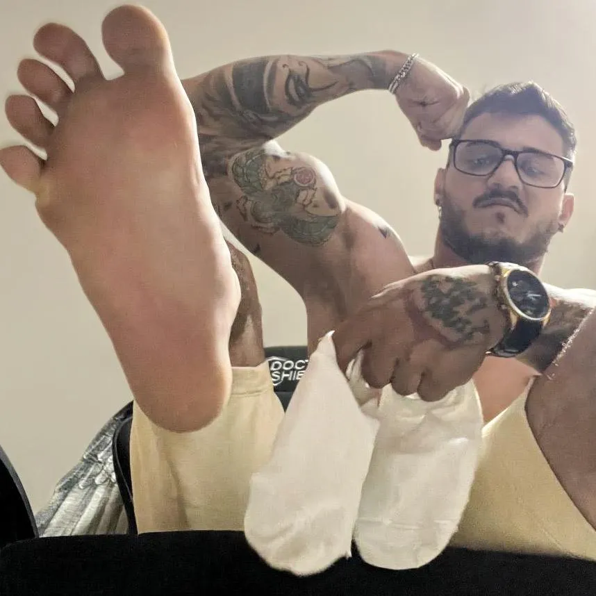 Straight Alpha Feet