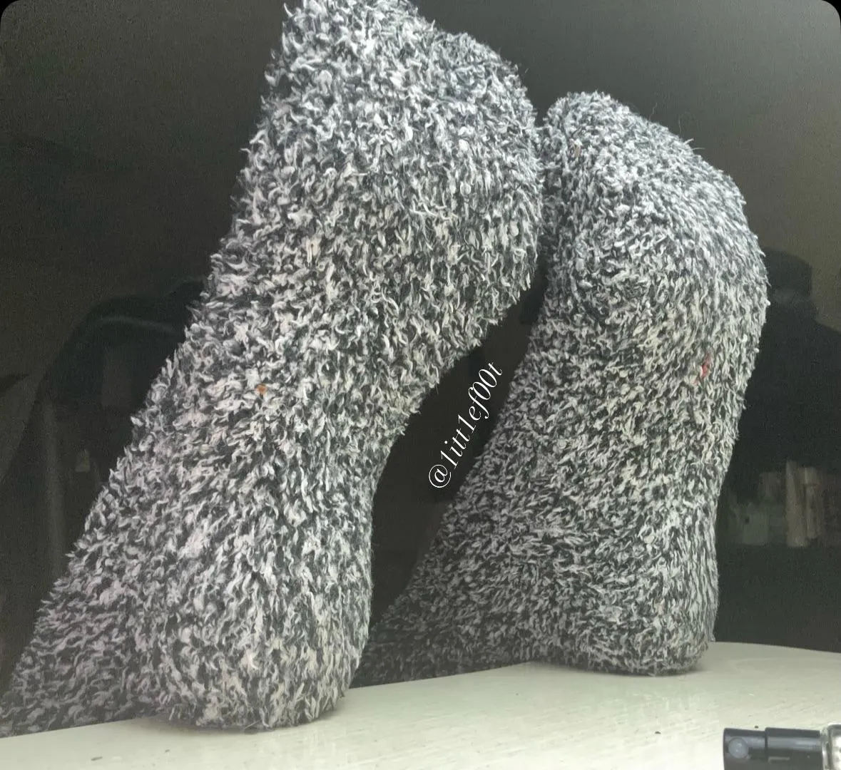 Let me put my feet on you☺️