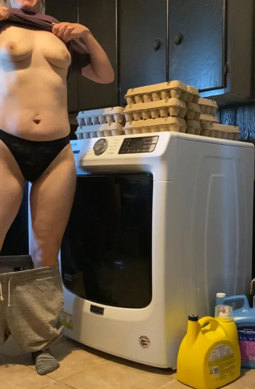 Packing eggs today, can I bring you a dozen? 😜