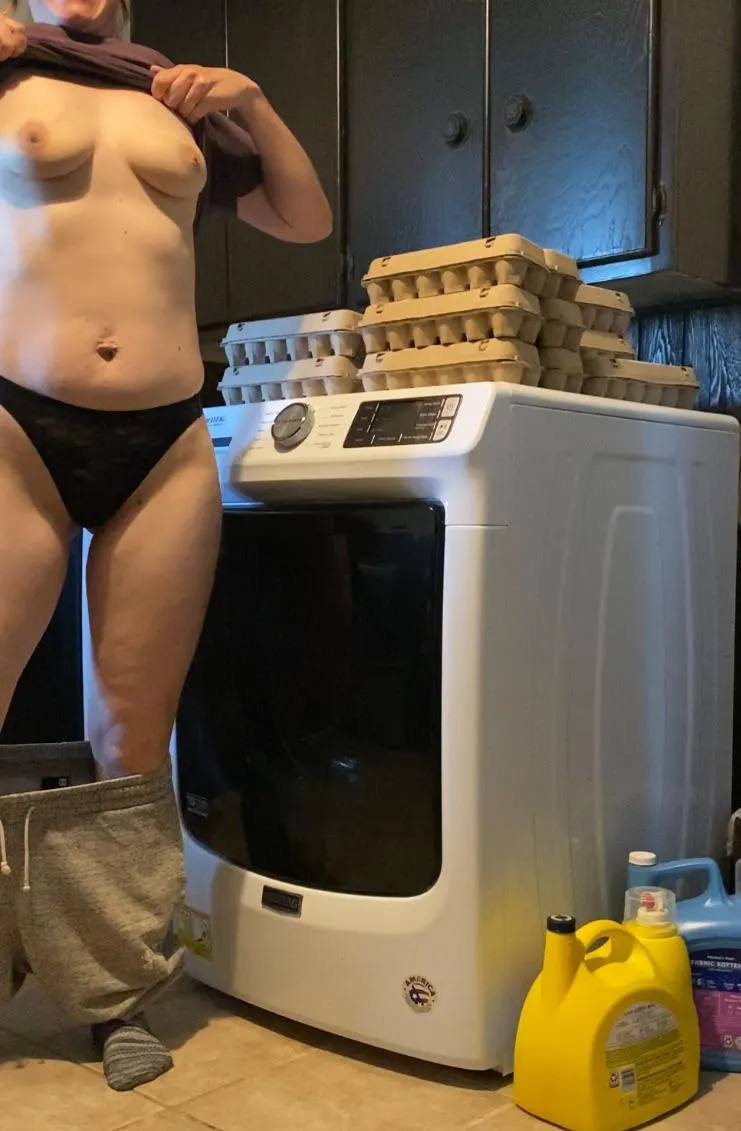 Packing eggs today, can I bring you a dozen? 😜