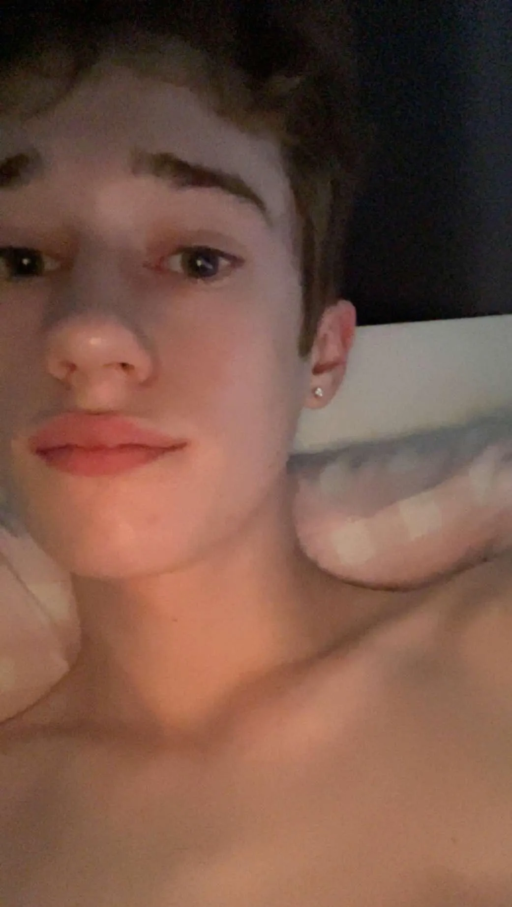 18 twink, men hmu with a pic