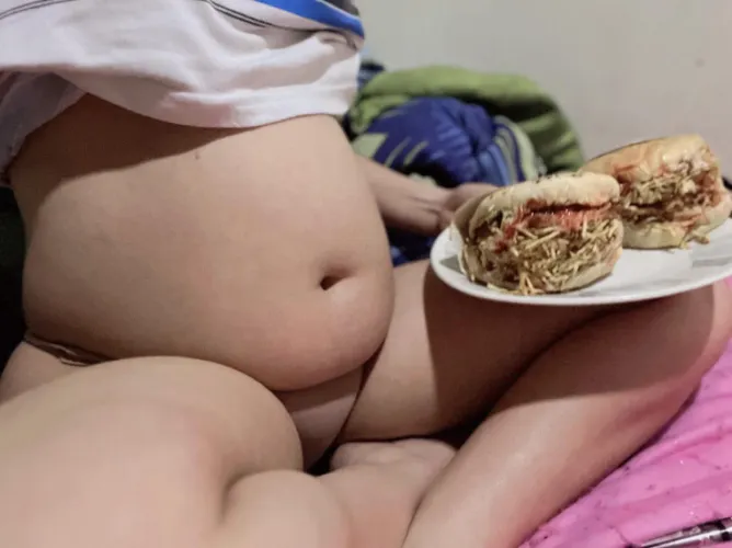 a good little pig eats twice! 🐷🐷