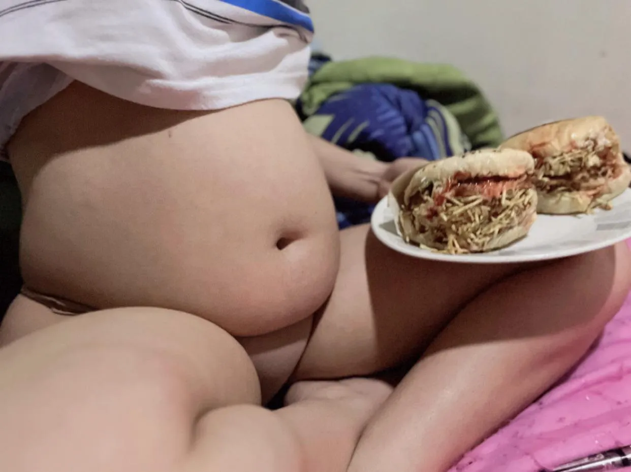 a good little pig eats twice! 🐷🐷