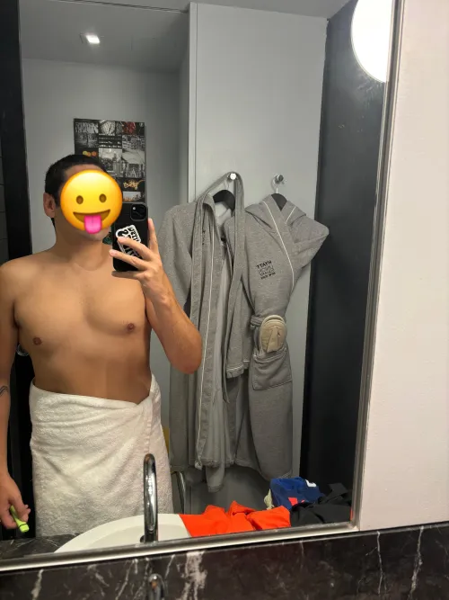 Bored as f anyone else want  to hang out 420 friendly M30 hip mall