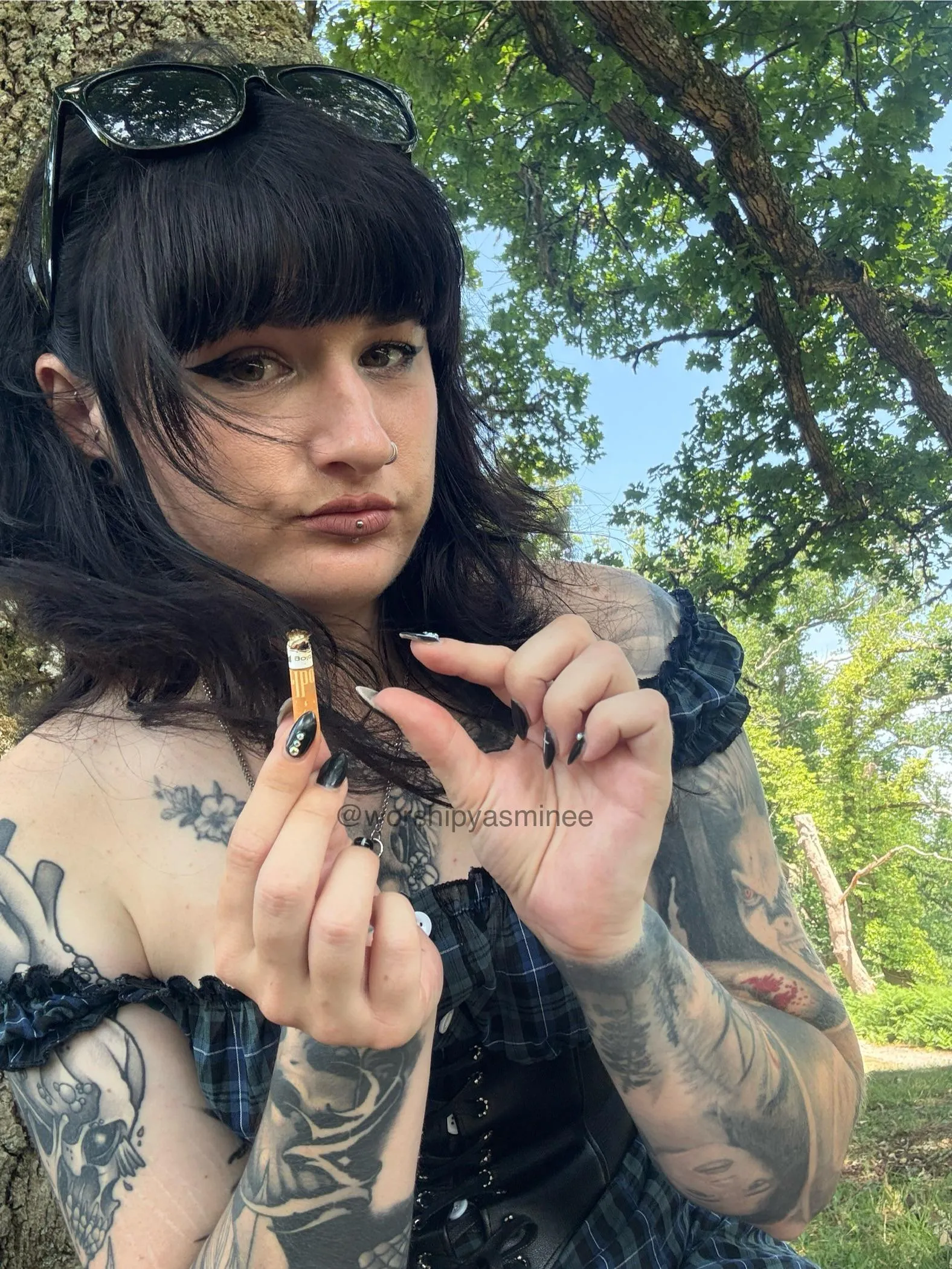 Even my cigarette end is bigger than your little dick 🤏🏻🤭