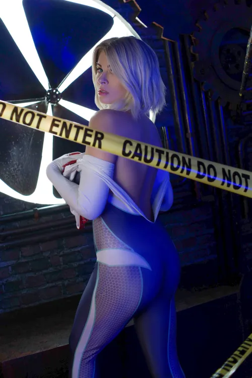 Gwen Stacy from Spiderverse by Yuna Kairi