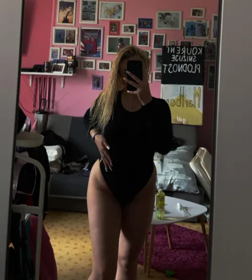 I don’t know if I schould be wearing only this in front of my dad. Do you think it’s OK?