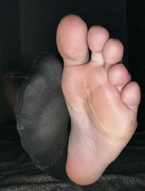 is anyone here desperate enough to complete challenges for rewards (not just feet pics😉)? Upvote and DM if you're down to show me how addicted you are