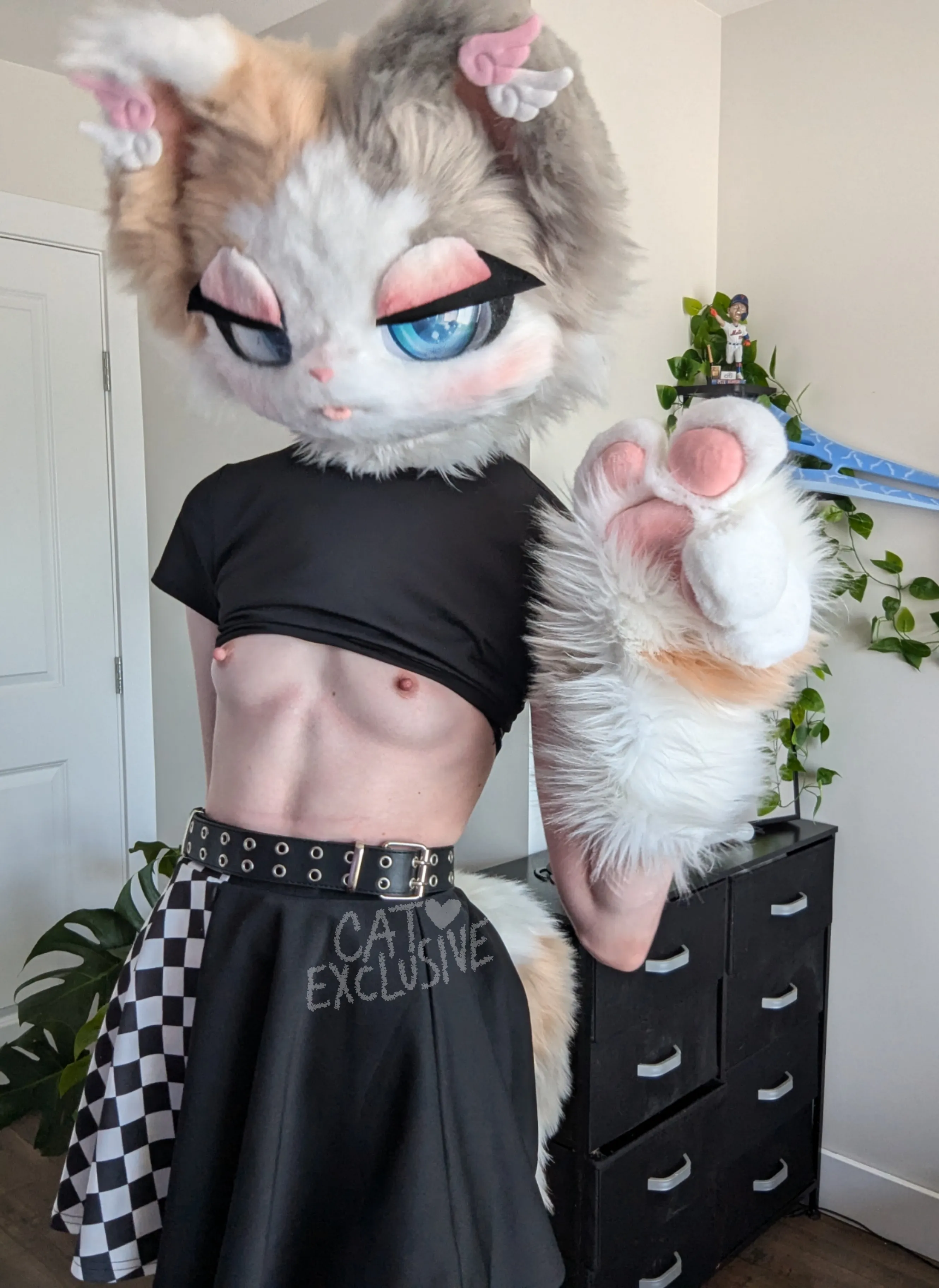 Little did you knows....it was evil kitty.... >:3