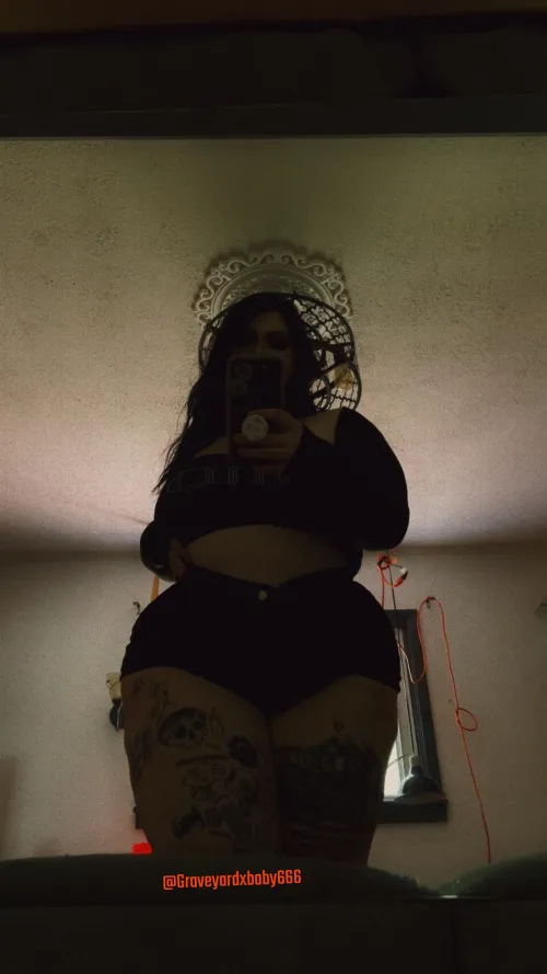 My hips do waist ratio goes CRAZYYYY🥵🖤