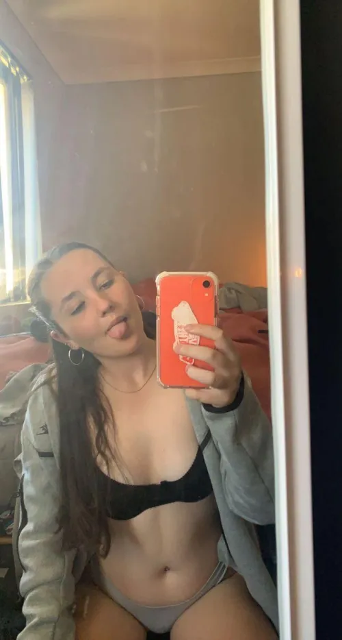 Send me your cock I’ll rate it