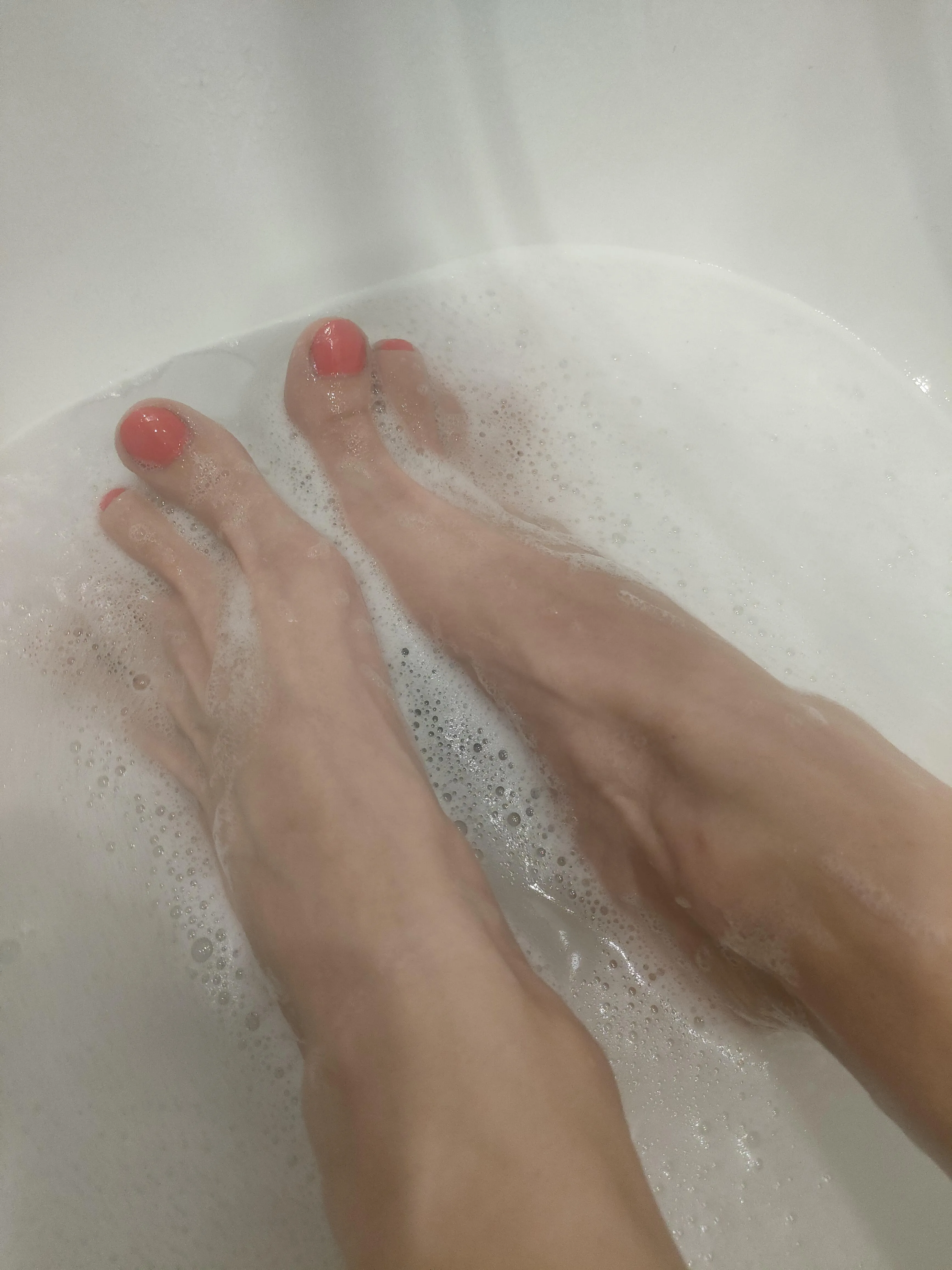 Size 10, would you take a bath with me?