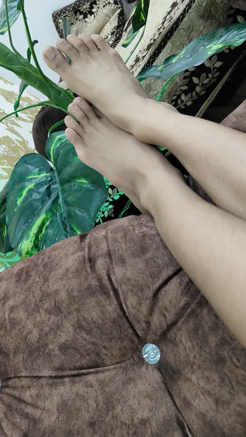 size 5...these feet need a good massage