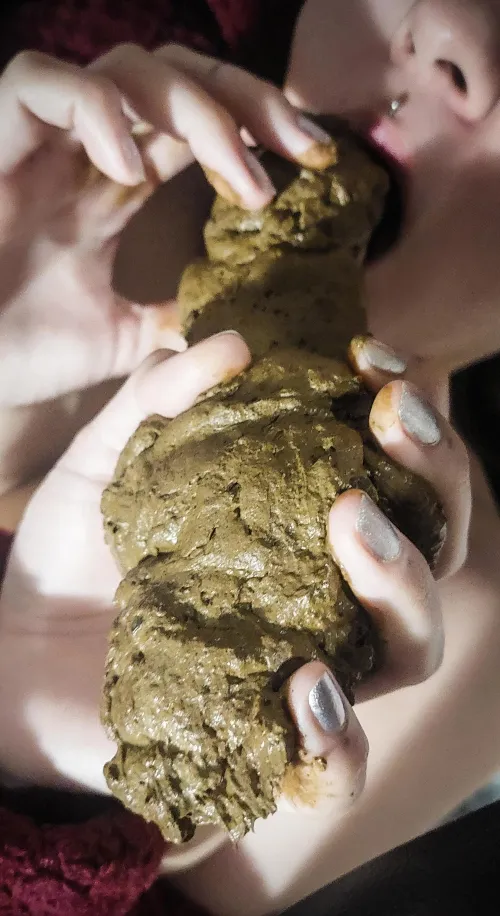 this here is the largest poop I've tried to eat