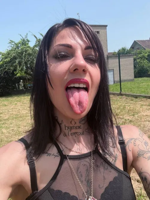 Tongue tease in the great outdoors