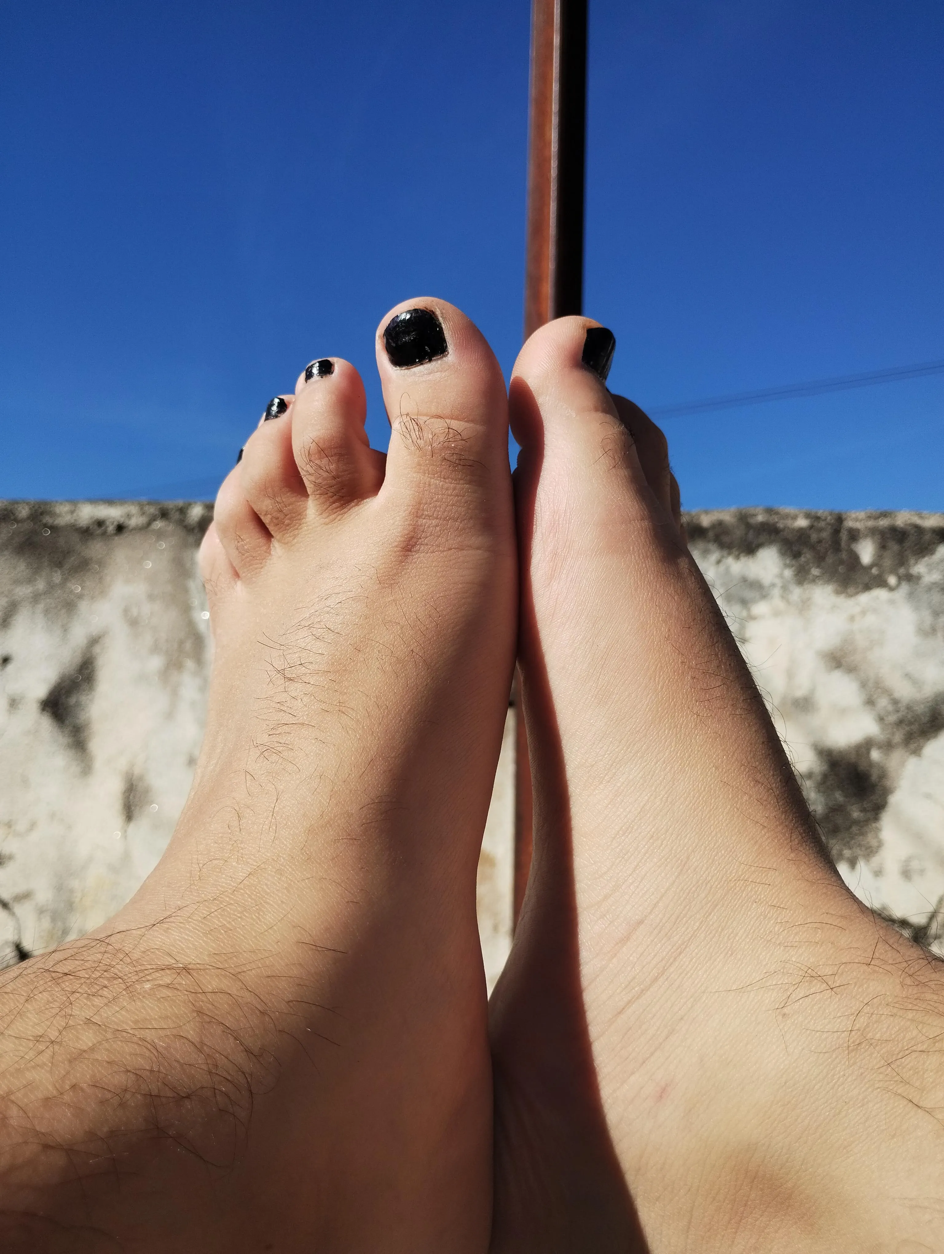 W0uld u lick hairy feets like mine?