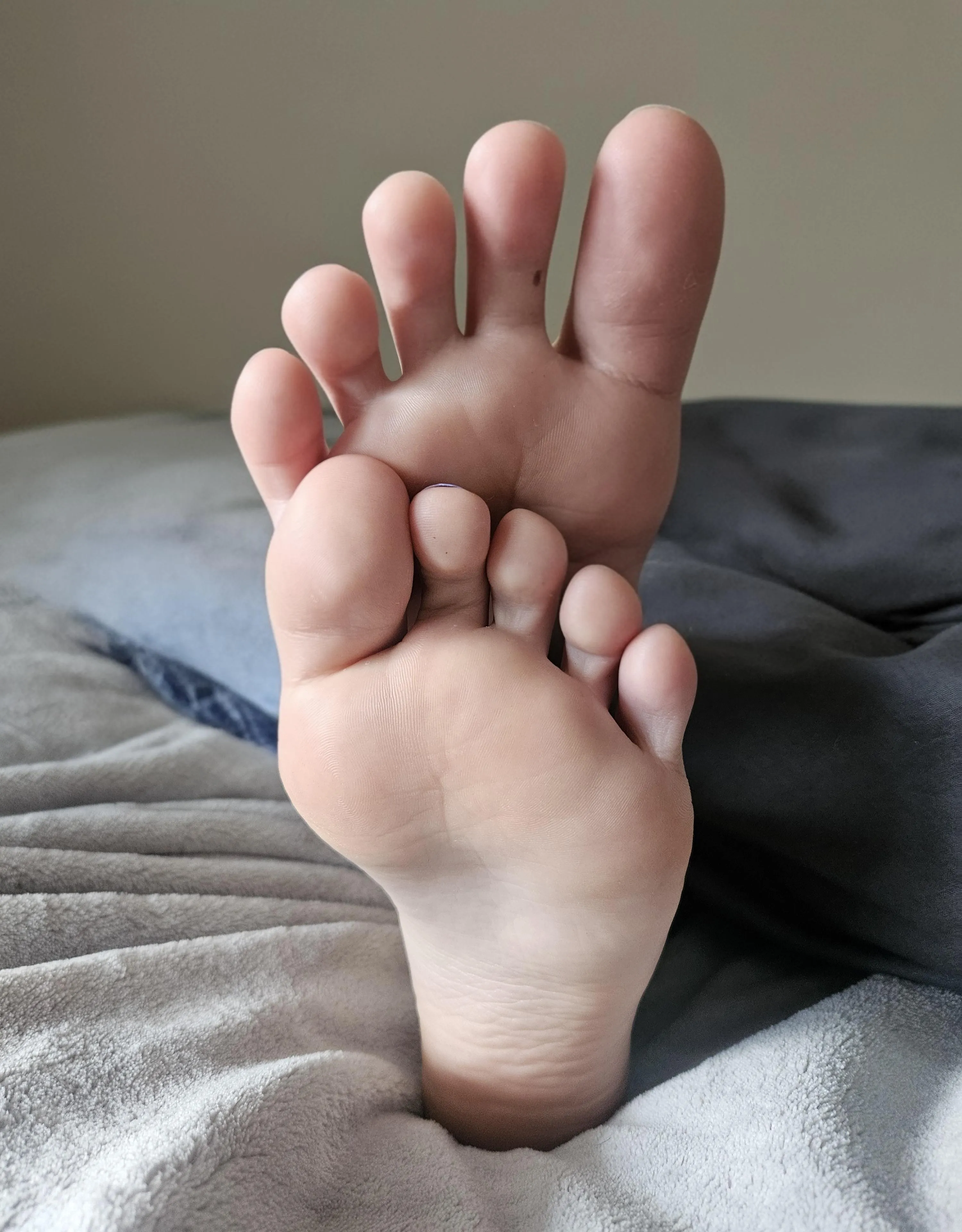 Wanna suck my piggies