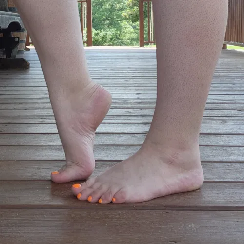 where my feet freaks at??