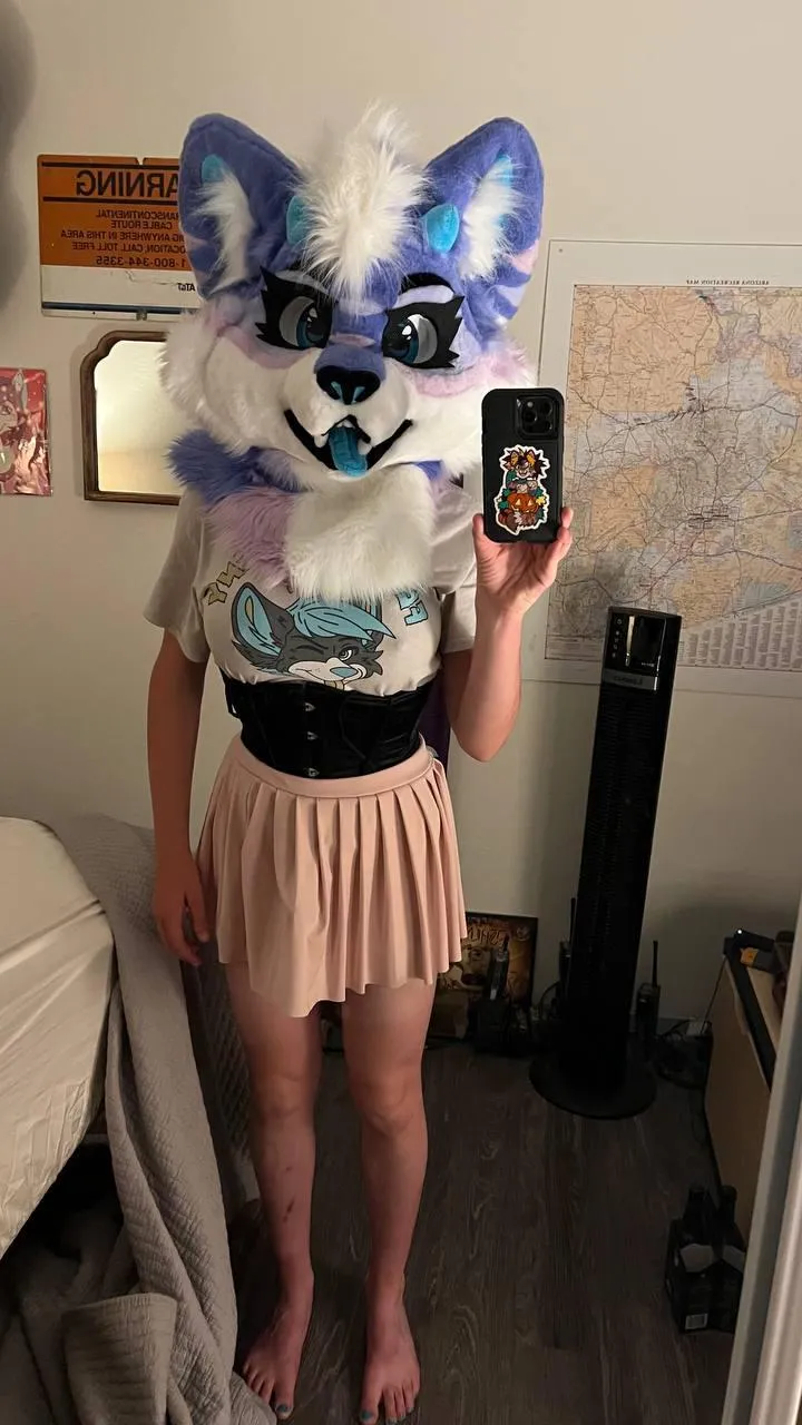 Who else loves wearing corsets?