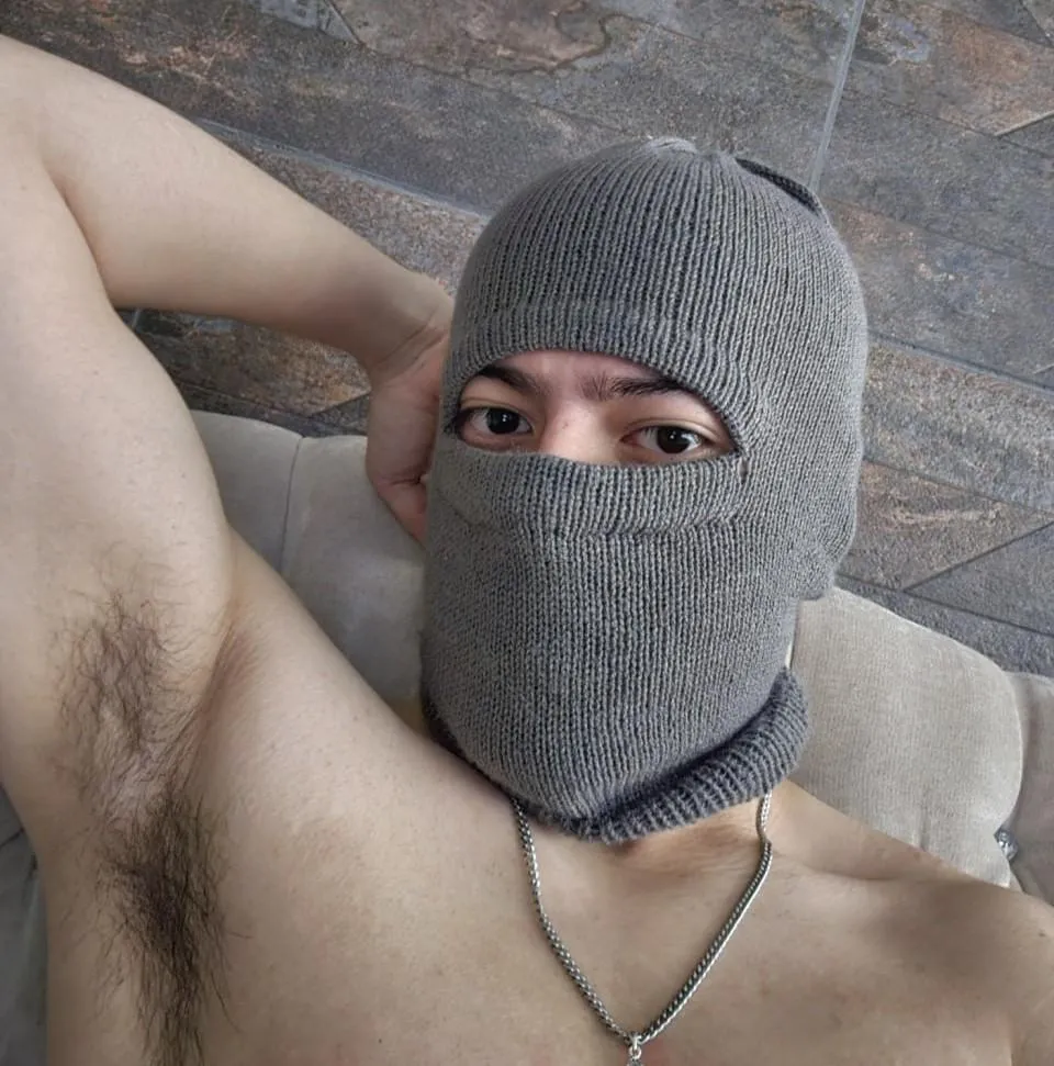 [19] sweaty pits after a workout