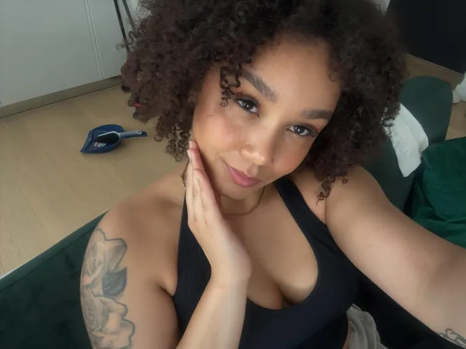 Black x white - offering u some head to distract from my partially done chores