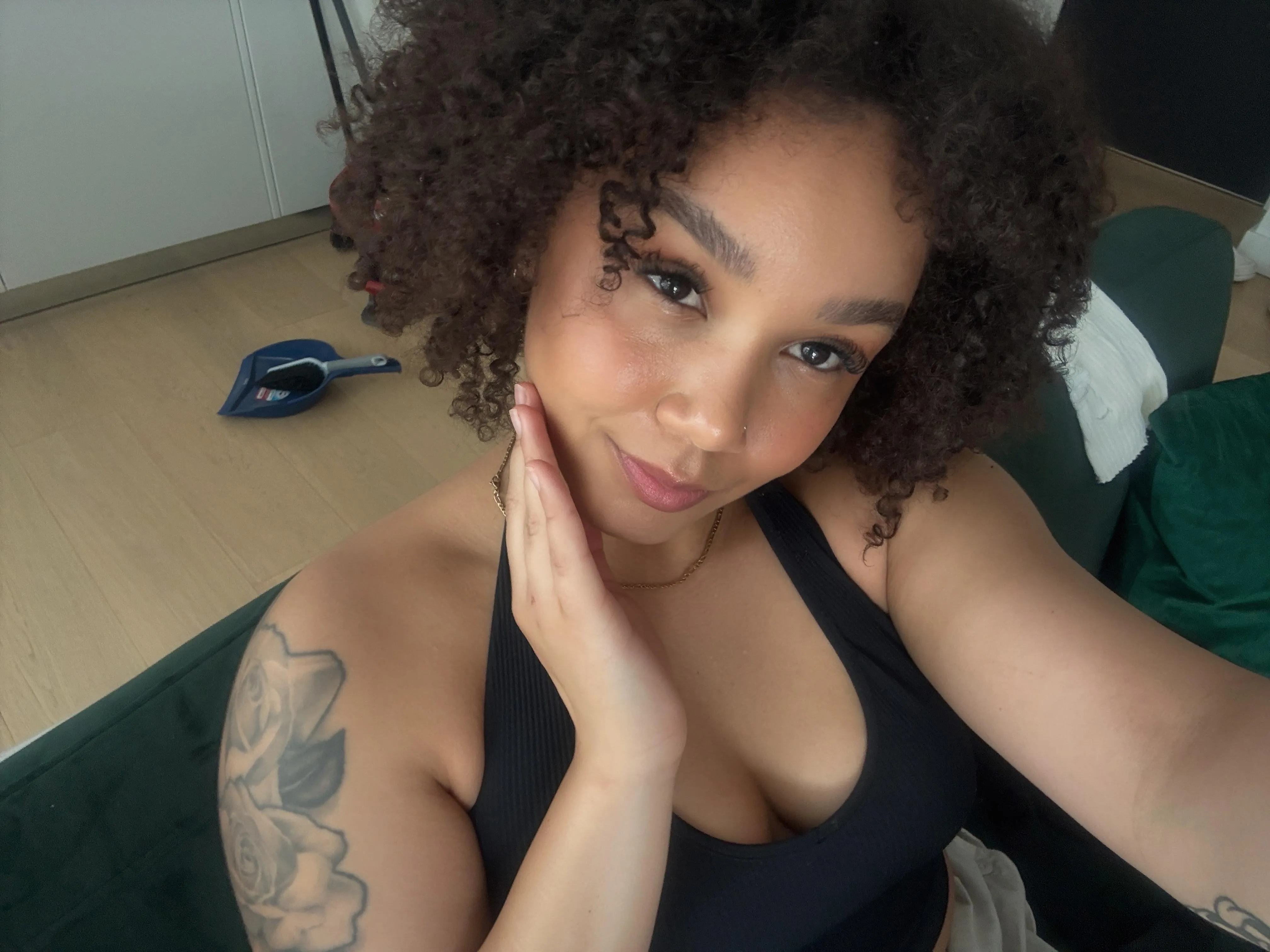 Black x white - offering u some head to distract from my partially done chores